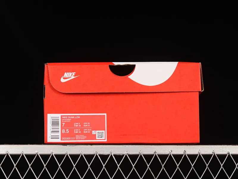 All Categories Nk SB Dunk Series Nk SB Dunk Low Low-top Sneakers Nk Dunk Low White and Green Distressed Tags Customized version of deconstructed strap casual sneakers DD1503-112
